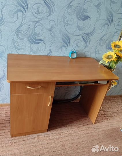 Письменный стол