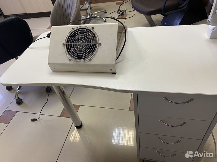 Маникюрный стол с вытяжкой бу