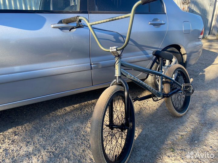 Трюковой велосипед BMX