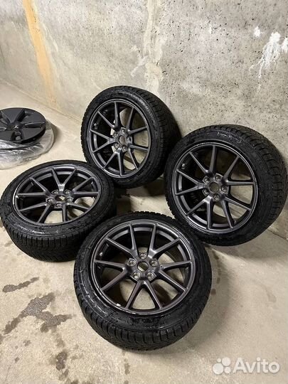 R18 Triangle Snowlink TWT02 235/45, PCD 5x114.3 DIA 64.1