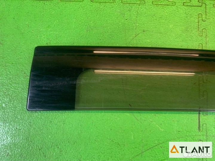 Ветровик задний левый toyota prius