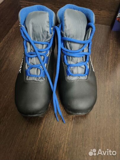 Лыжные ботинки детские 36 размер