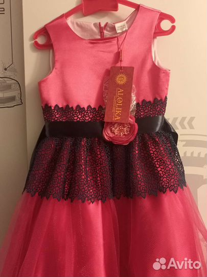 Платье праздничное на девочку (новое)