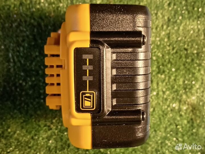 Аккумулятор Dewalt 20v (18v) DCB205 5Ah