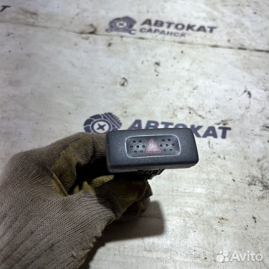 Кнопка аварийки Nissan Primera P11
