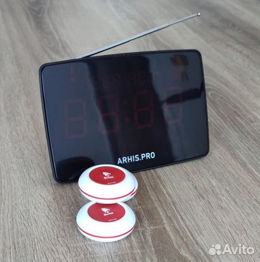 Кнпока вызова официанта и табло отображения вызова