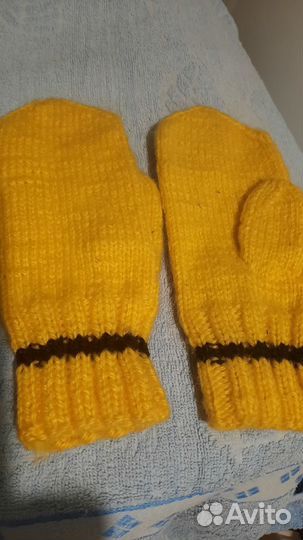 Варежки жёлтые подростковые