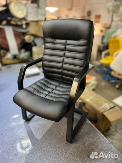 Компьютерное кресло на полозьях