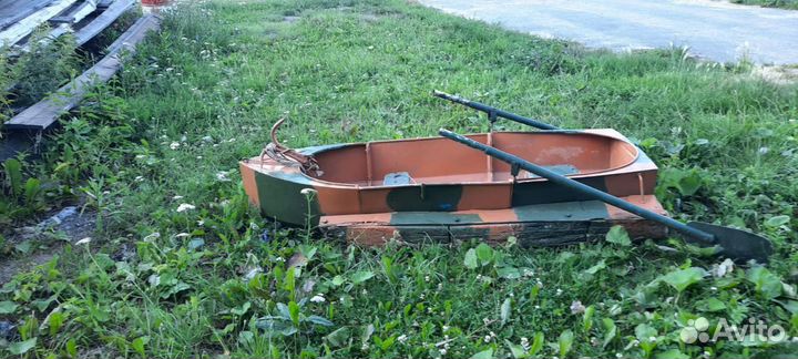 Лодка вёсельная
