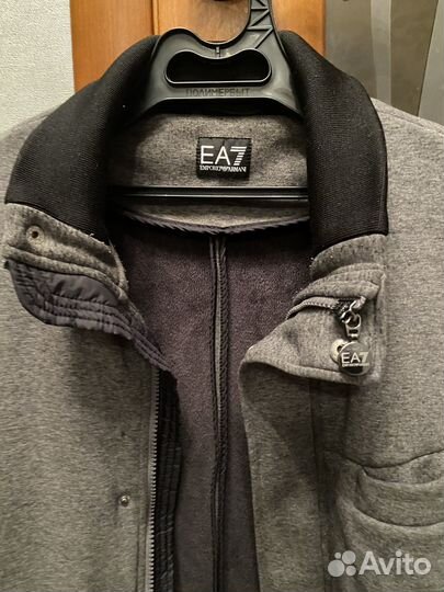 Продается куртка флисовая EA7