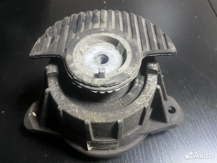 Опора подушка двигателя w204 271 860