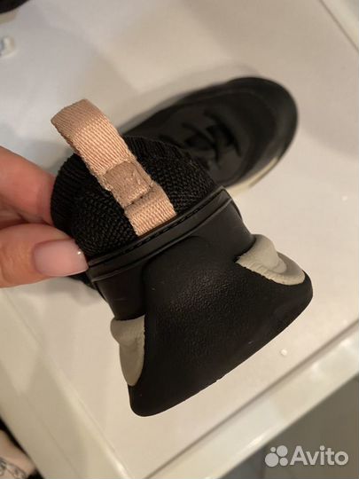 Кроссовки Zara