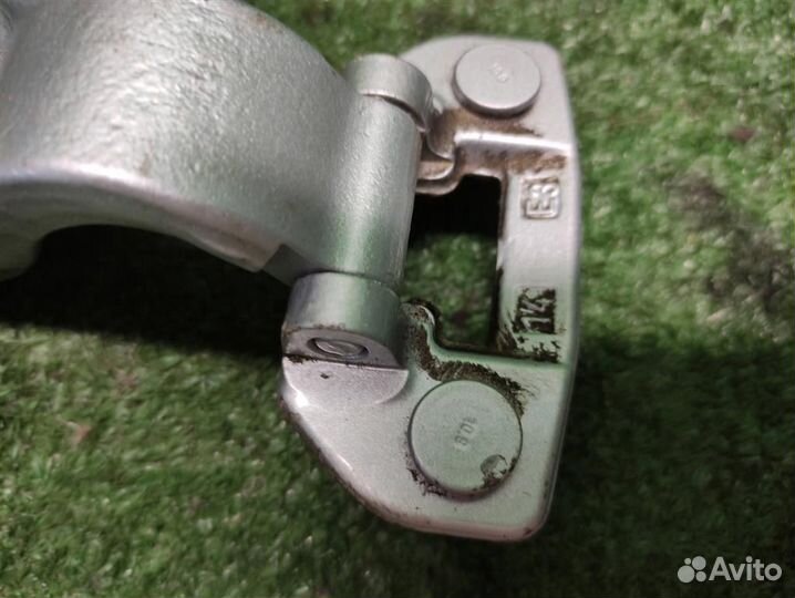 Петля багажника правая Mercedes Benz ML W164 2007