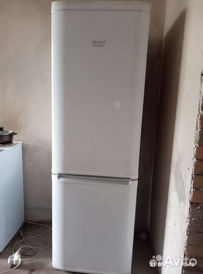 Холодильник ariston