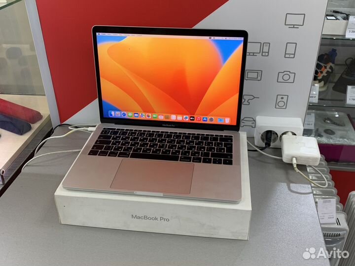 A10) Apple MacBook Pro 13 2017