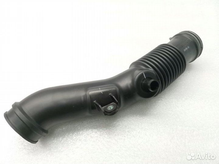 Патрубок воздушного фильтра Mitsubishi Pajero