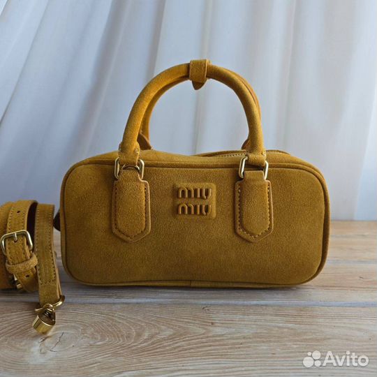 Сумка из замши Miu Miu желтая