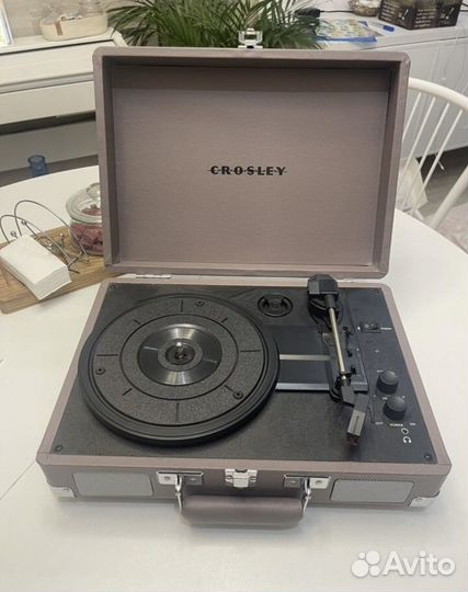 Виниловый проигрыватель crosley