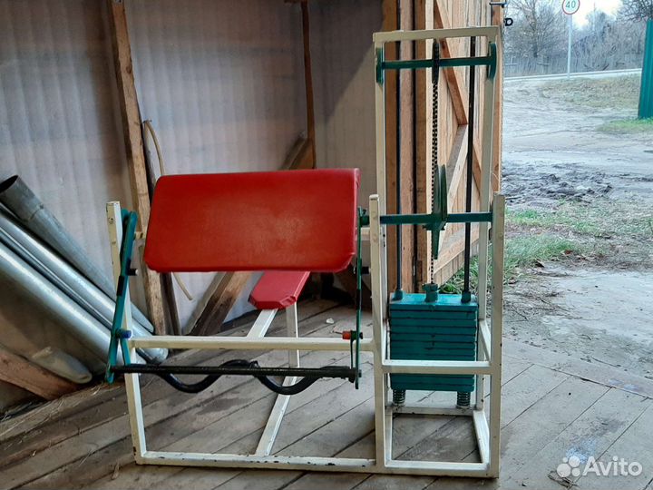 Тренажер бицепс машина