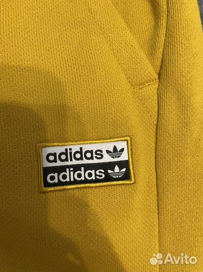 Оригинальный спортивный костюм adidas горчичный