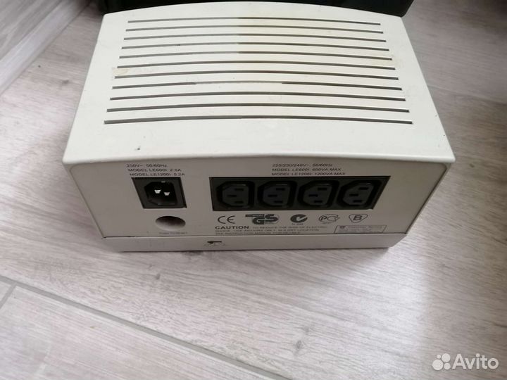 Стабилизатор напряжения APC Line-R LE1200I бу