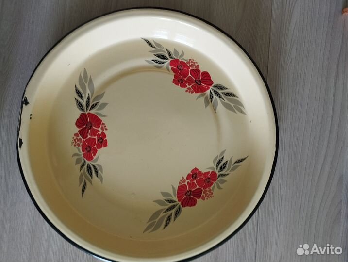 Эмалированное блюдо