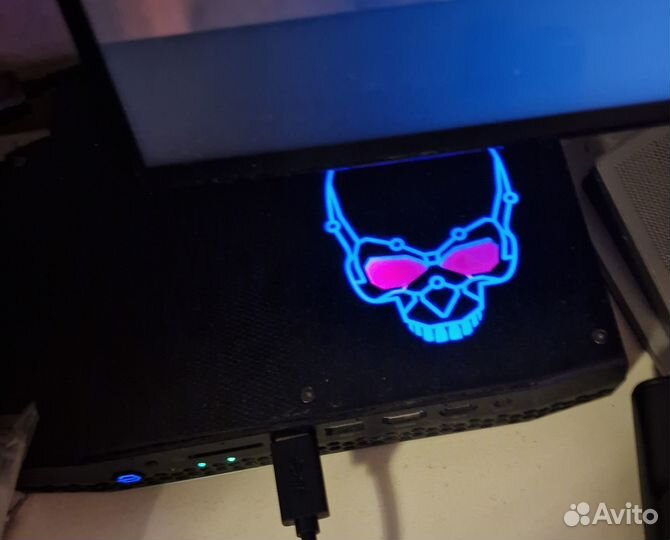 Intel nuc canyon i7 с видео AMD Vega4GB, 32Gb, 1Tb