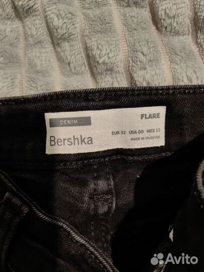 Джинсы клеш bershka размер 32