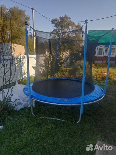 Батут с защитной сеткой