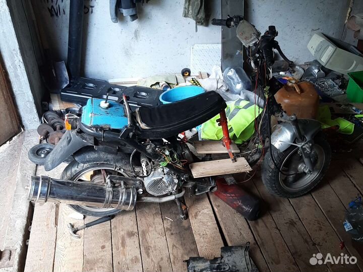 Продаю скутер в хорошем состоянии но бес пластика