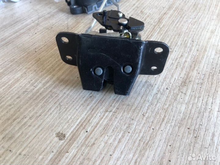 Замок багажника Ssangyong Actyon