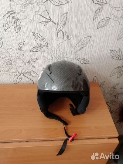 Горнолыжный шлем