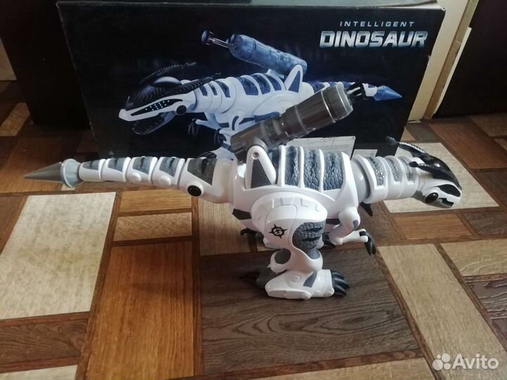Робот динозавр с пультом управления