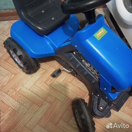 Продам детский велосипед синий трактор