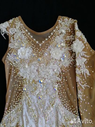 Нежный купальник для художественной гимнастики