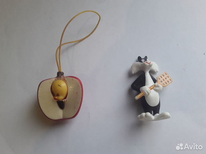 Игрушка киндер мультяшки Луни Тюнз 1997