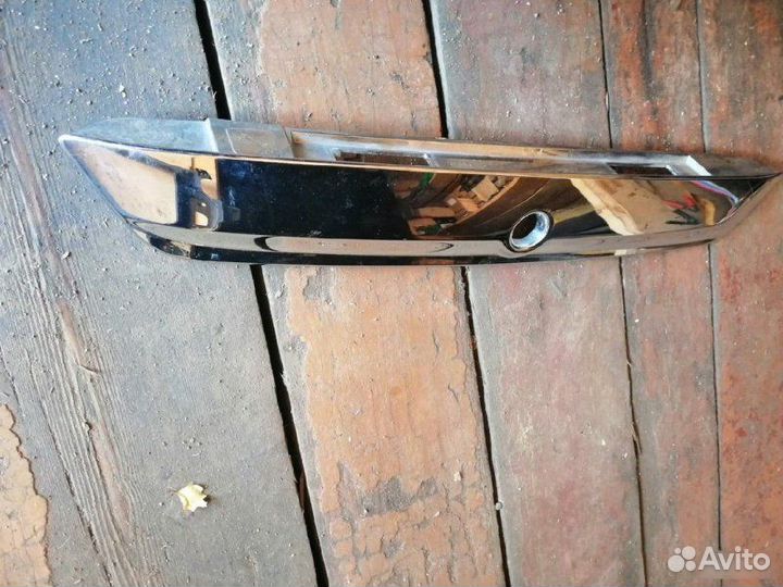 Накладка двери багажника Nissan Terrano