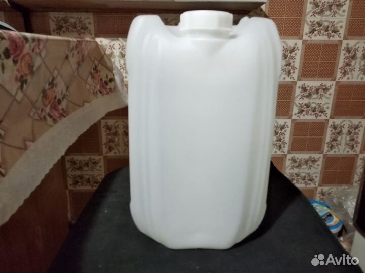 Канистры пластиковые новые пищевые под воду 10 л