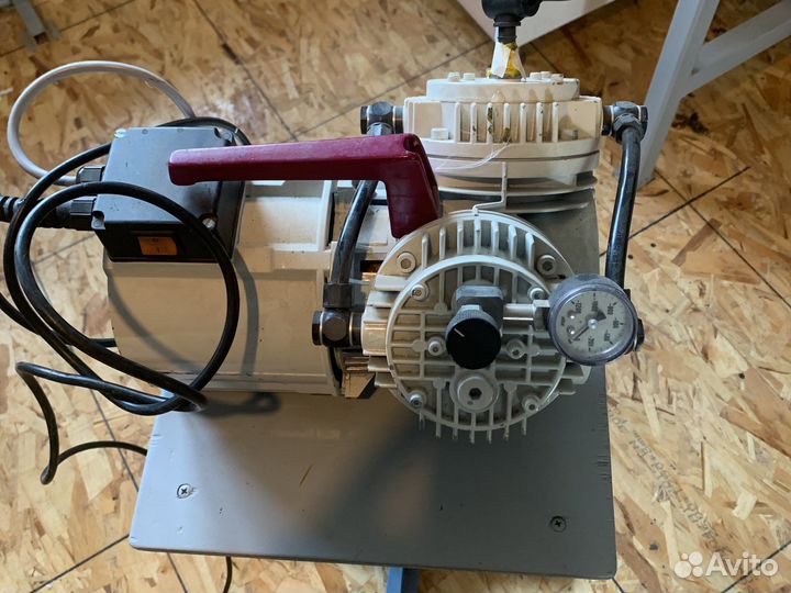 Вакуумный мембранный насос-компрессор KNF