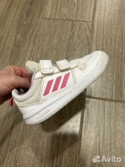 Кроссовки adidas