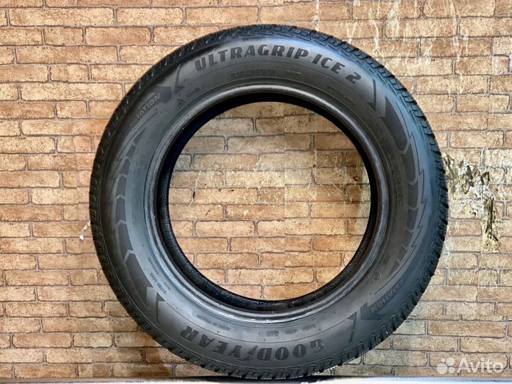 Goodyear UltraGrip Ice 2 215/60 R16