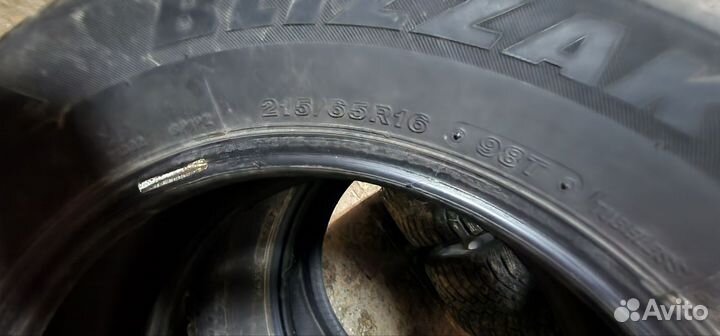 Bridgestone Blizzak Spike-01 215/65 R16 102V