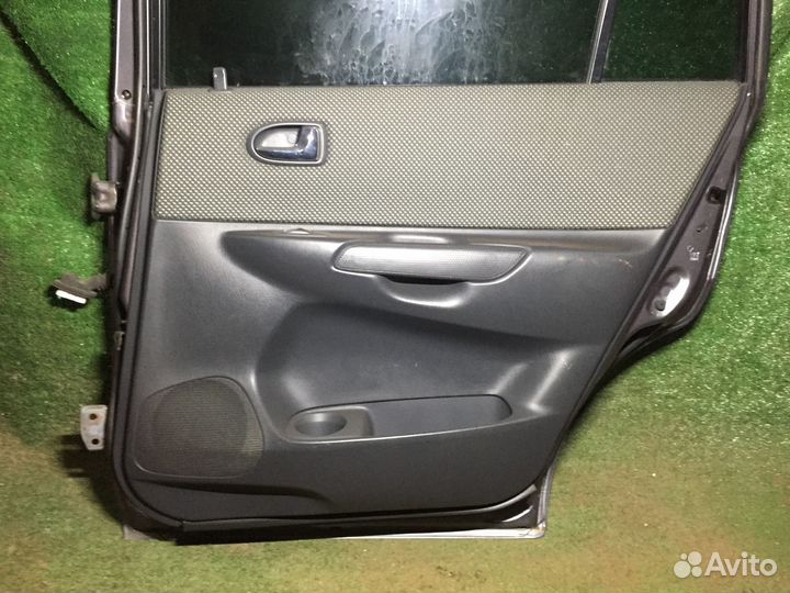 Дверь задняя правая Mazda Premacy CP8W Пустая