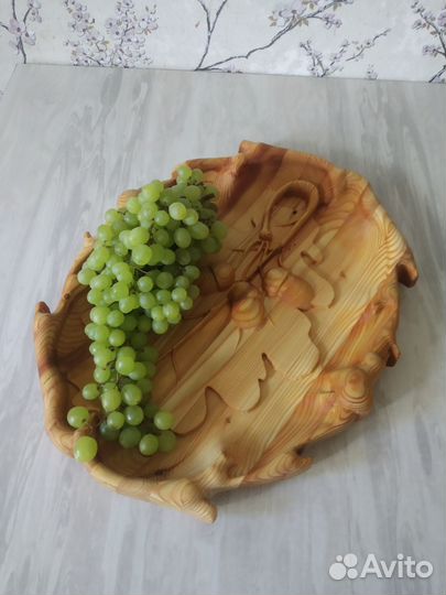 Доска резная деревянная для подачи блюд