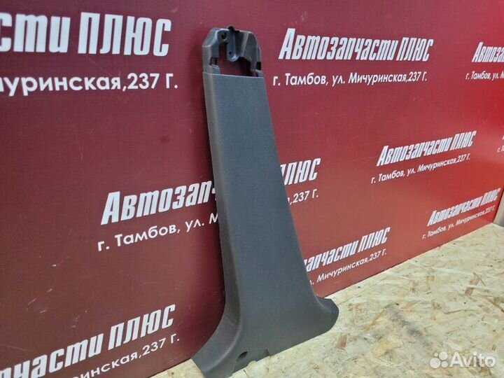 Обшивка средней стойки левая Renault Logan