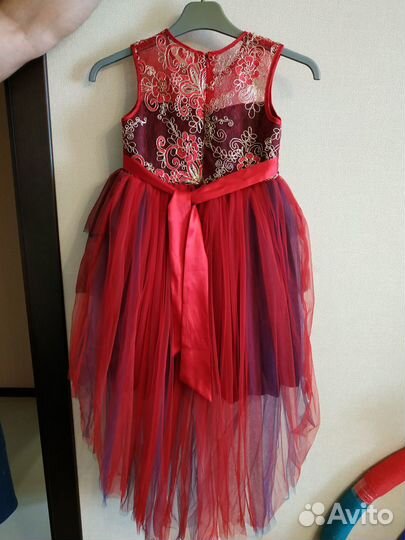 Платье праздничное на 6-8 лет