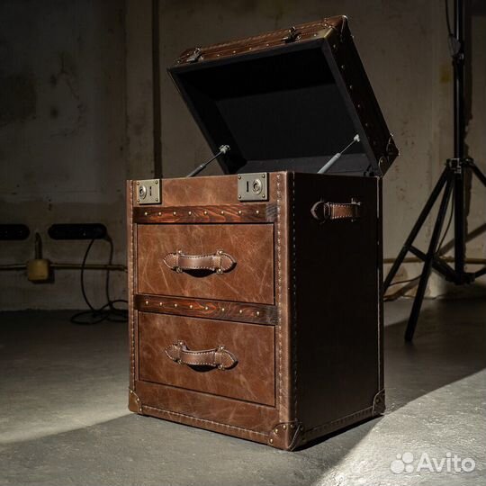 Прикроватная тумба-сундук