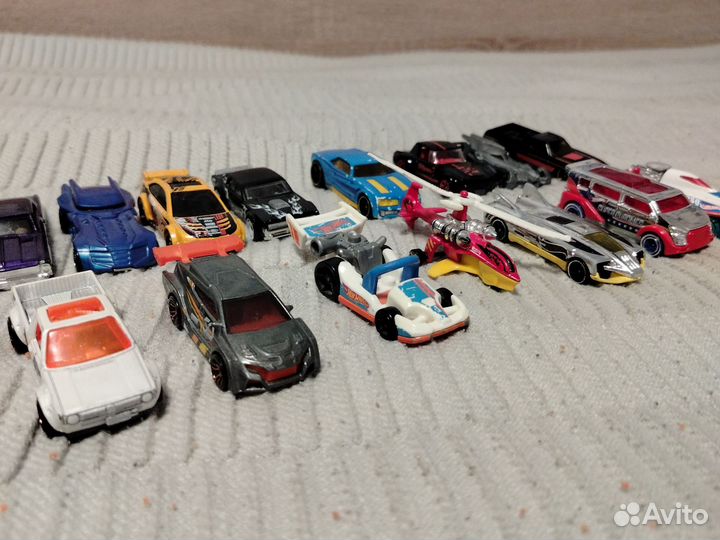 Hot wheels машинки
