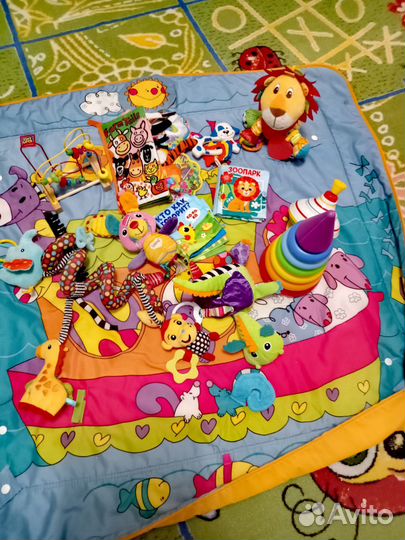 Развивающие игрушки для малышей пакетом