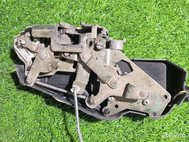 Замок передней правой двери Volvo 850